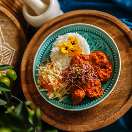 Indyjski Butter chicken z ryżem i surówką 400g